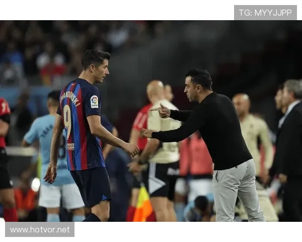 西甲巴萨中场控制力持续提升,攻防转换表现稳健